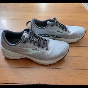 Brooks Ravenna 11 Sneakers Size 8.5